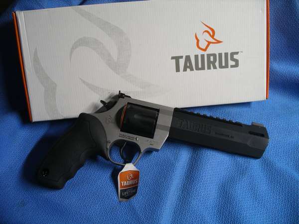 TAURUS, RAGING HUNTER, 44 Magnum,