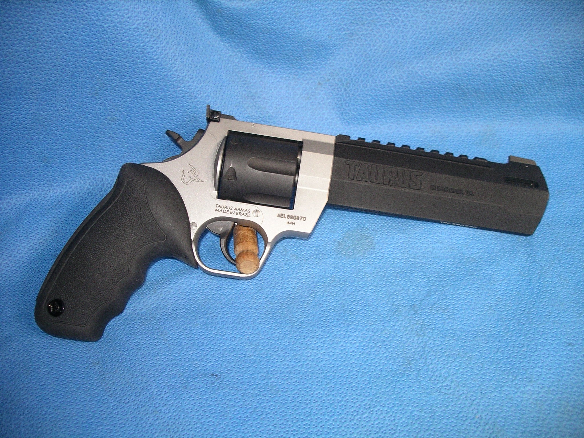 Taurus Raging Hunter
