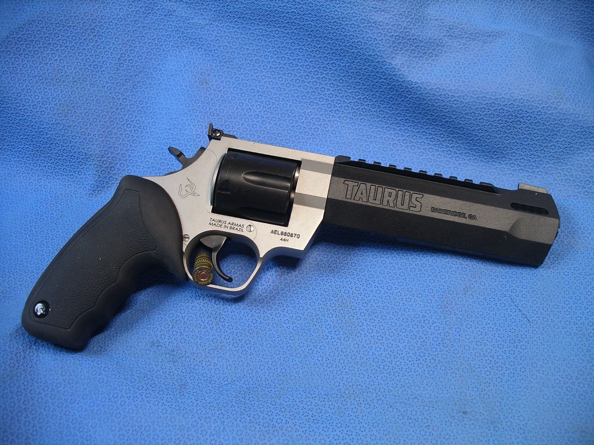 Taurus Raging Hunter
