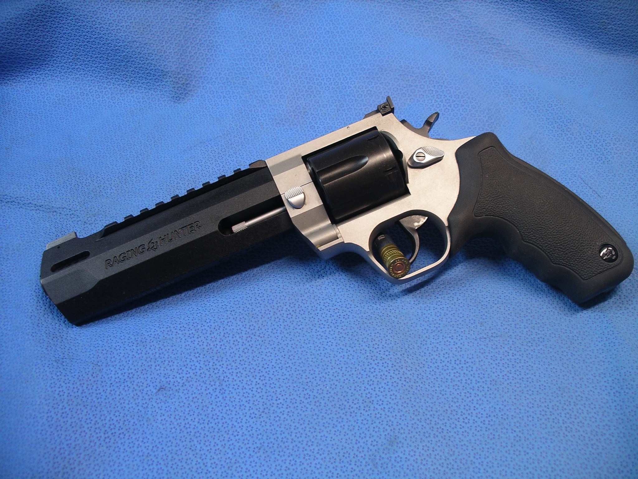 Taurus Raging Hunter